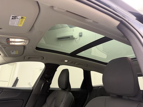Certified 2024 Volvo XC60 B5 Plus AWD/4WD image 14