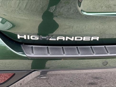 Used 2025 Toyota Highlander Limited image 31