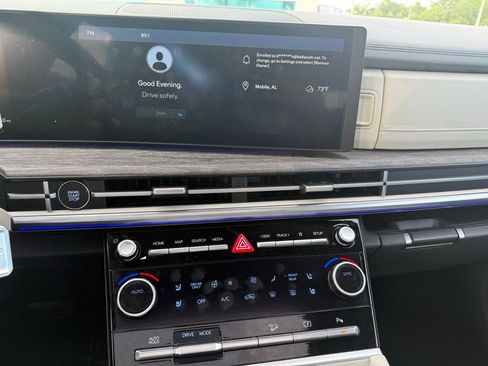 Used 2025 Hyundai Santa Fe Limited image 12