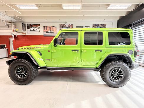 Certified 2025 Jeep Wrangler Unlimited Rubicon AWD/4WD image 2
