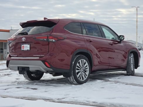 Used 2024 Toyota Highlander Platinum image 24