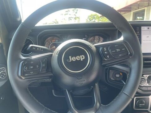 Used 2026 Jeep Wrangler Unlimited Rubicon AWD/4WD image 16