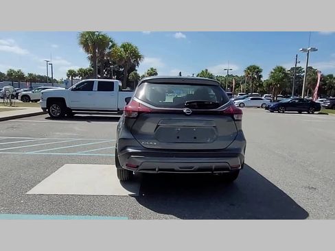 New 2025 Nissan Kicks Play S image 27
