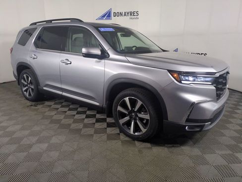 Certified 2023 Honda Pilot Touring image 11