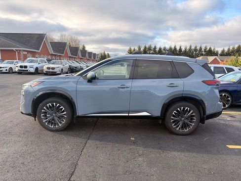 Used 2025 Nissan Rogue Platinum w/ Platinum Premium Package image 6