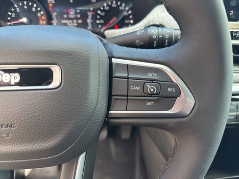 Used 2023 Jeep Compass Latitude w/ Convenience Group image 32