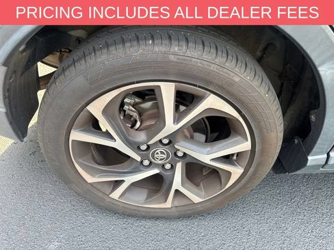 Used 2018 Toyota C-HR XLE FWD image 16