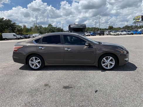 Used 2015 Nissan Altima 2.5 SV w/ Convenience Package image 3