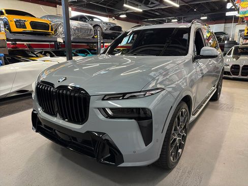 Used 2023 BMW X7 xDrive40i w/ Executive Package image 11