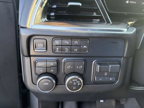 Used 2026 Chevrolet Tahoe Premier w/ Sun And Tow Package AWD/4WD image 17