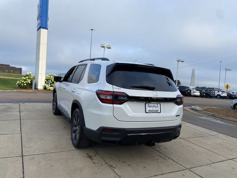New 2026 Honda Pilot Sport image 8