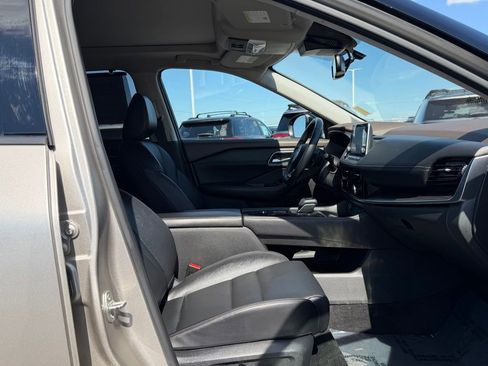 Used 2021 Nissan Rogue SL FWD image 25