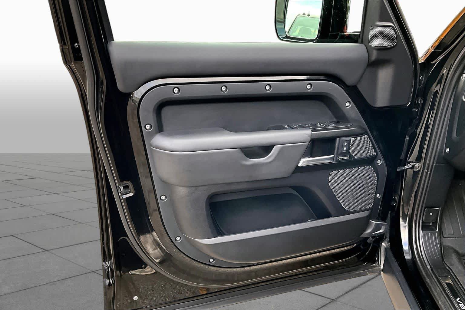 Used 2024 Land Rover Defender 110 V8 AWD/4WD image 20