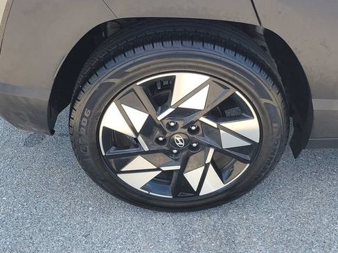 Used 2025 Hyundai Kona SEL FWD image 7