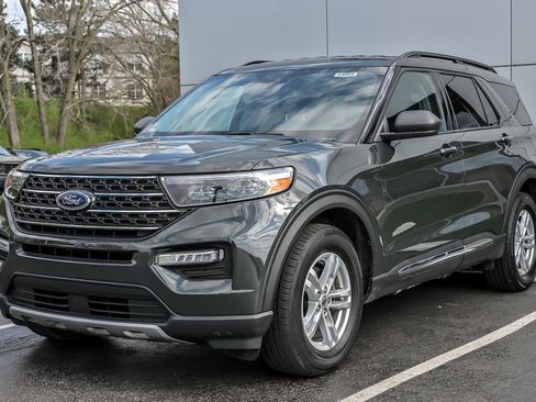 Certified 2023 Ford Explorer XLT w/ Equipment Group 202A AWD/4WD image 5