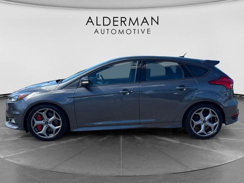 Used 2018 Ford Focus ST FWD image 2