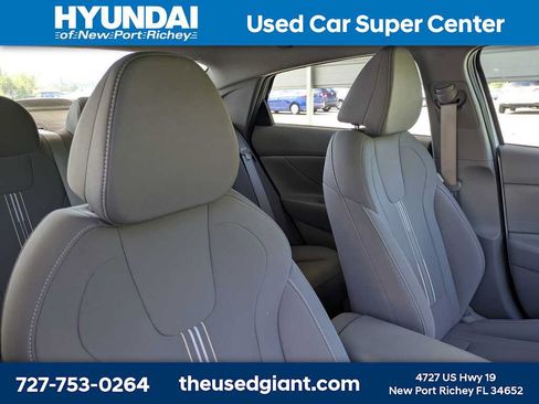 Used 2025 Hyundai Elantra Hybrid FWD image 6