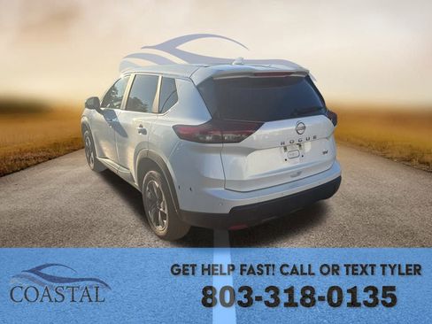 Used 2024 Nissan Rogue SV image 7