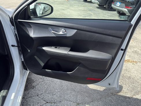 Used 2023 Kia Forte LXS w/ LXS Technology Package image 16