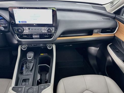 Used 2025 Toyota Grand Highlander AWD Hybrid image 30