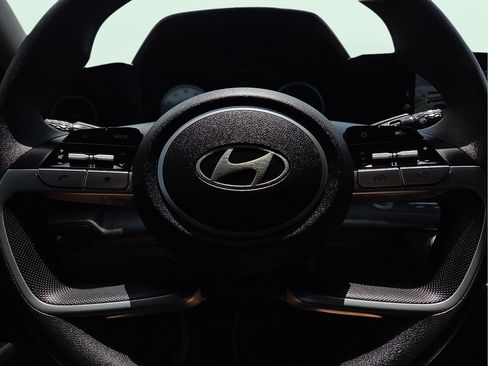 Used 2024 Hyundai Elantra SEL FWD image 19