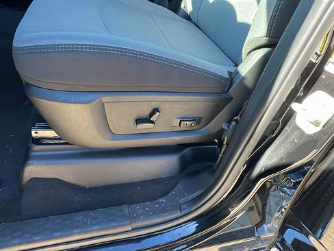 Used 2024 RAM 2500 Big Horn w/ Bed Utility Group image 17