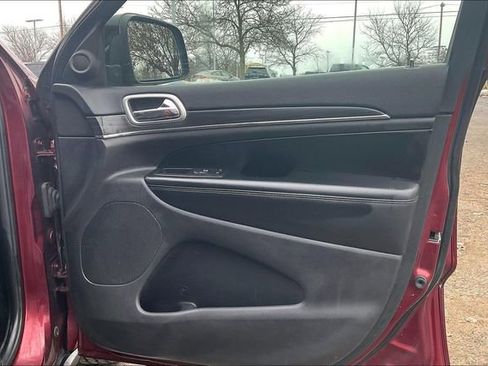 Used 2019 Jeep Grand Cherokee Limited image 24