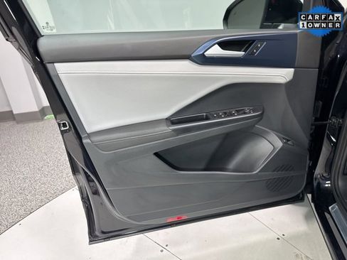 Used 2024 Volkswagen Taos SE image 8