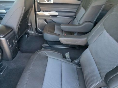 Used 2023 Ford Explorer XLT image 9