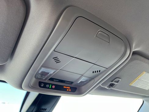 Used 2025 Chevrolet Blazer LT image 27