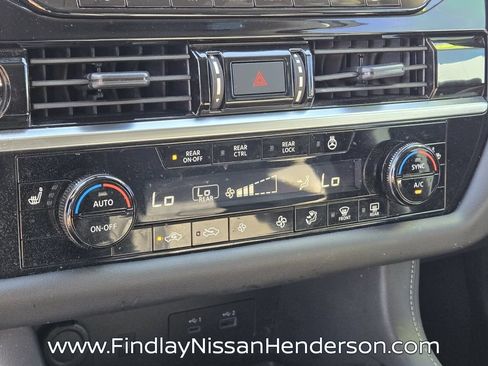 Used 2024 Nissan Pathfinder SL FWD image 27