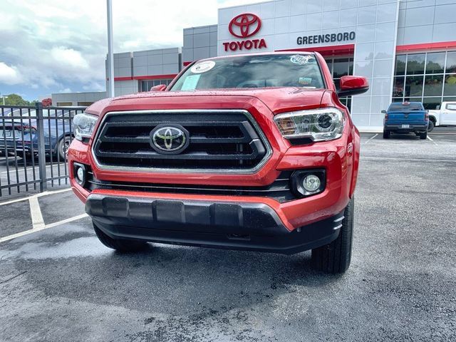 Certified 2022 Toyota Tacoma SR5 AWD/4WD image 3