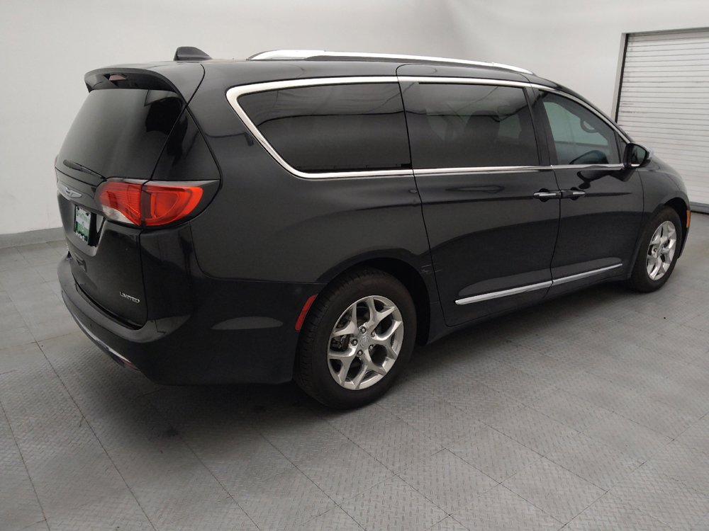 Used 2017 Chrysler Pacifica Limited FWD image 10
