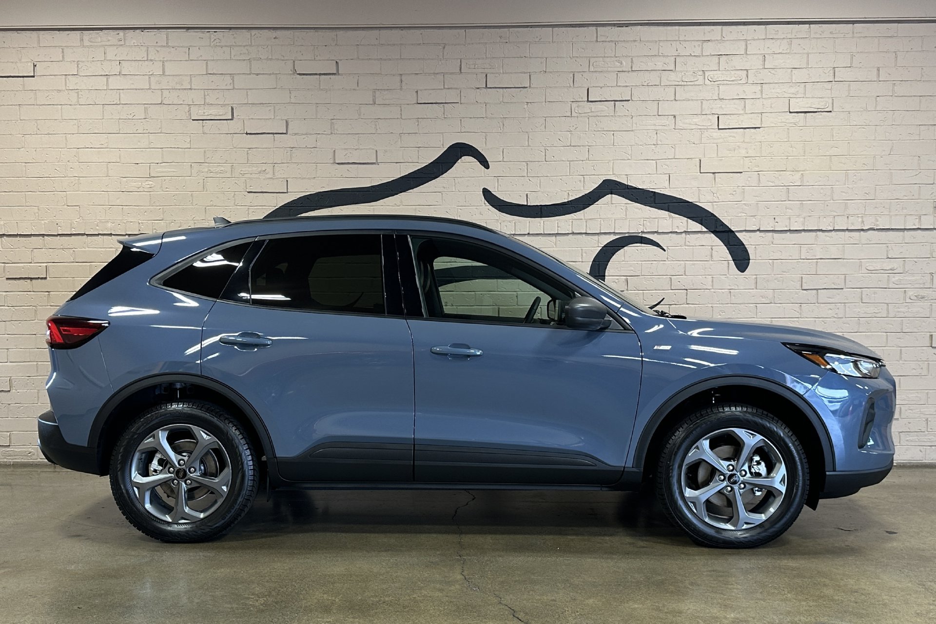 Used 2025 Ford Escape ST-Line AWD/4WD image 3