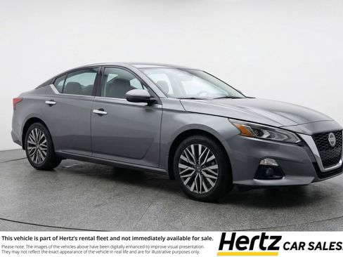 Used 2025 Nissan Altima 2.5 SV image 1