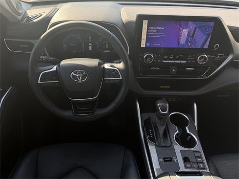 Used 2023 Toyota Highlander Limited image 10