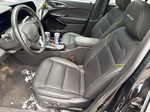 Used 2024 Chevrolet Trax ACTIV w/ Sunroof Package FWD image 11