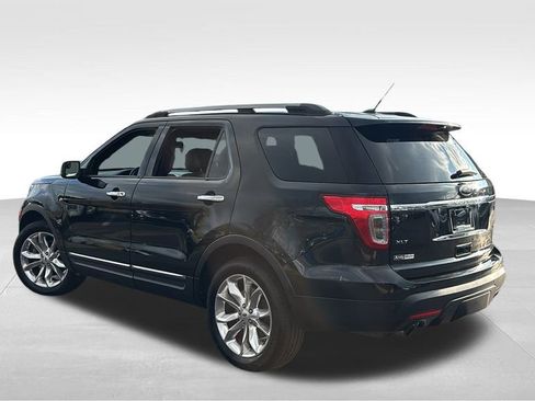 Used 2015 Ford Explorer XLT w/ Equipment Group 202B image 5