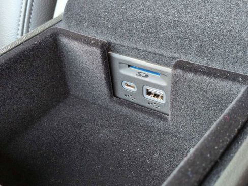 Used 2025 Cadillac XT6 Luxury image 21