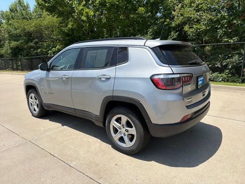 Used 2024 Jeep Compass Latitude AWD/4WD image 6