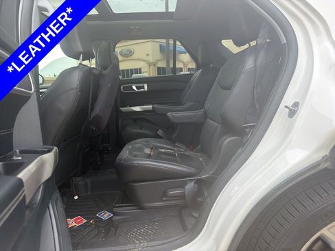 Used 2022 Ford Explorer XLT w/ Equipment Group 202A RWD image 6