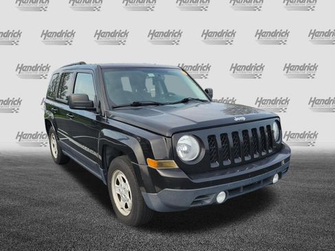 Used 2016 Jeep Patriot Sport w/ Power Value Group FWD image 2