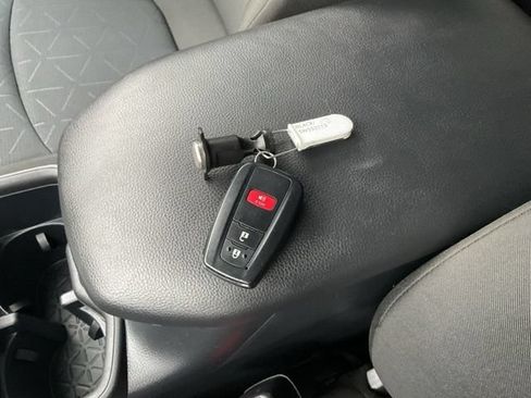Used 2025 Toyota RAV4 XLE AWD/4WD image 44