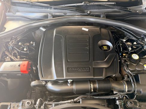 Used 2018 Jaguar F-PACE Premium image 27