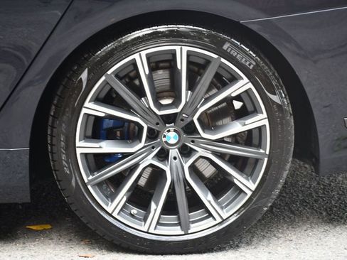 Used 2022 BMW 750i xDrive 750i xDrive w/ M Sport Package image 17