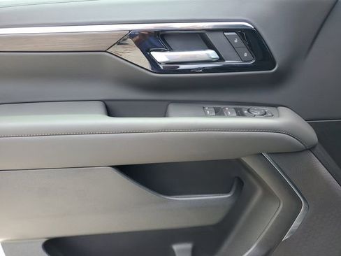 New 2026 Chevrolet Suburban LS image 9