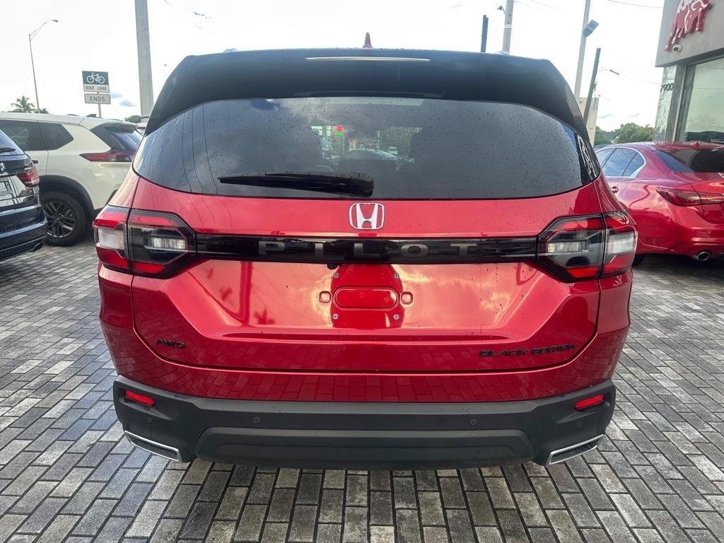 Used 2025 Honda Pilot Black Edition image 6