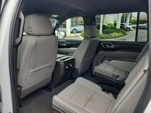 Used 2024 GMC Yukon XL SLT w/ SLT Luxury Package AWD/4WD image 15