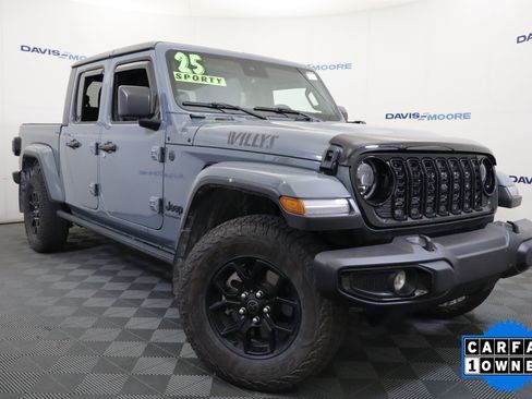 Used 2025 Jeep Gladiator Sport AWD/4WD image 2