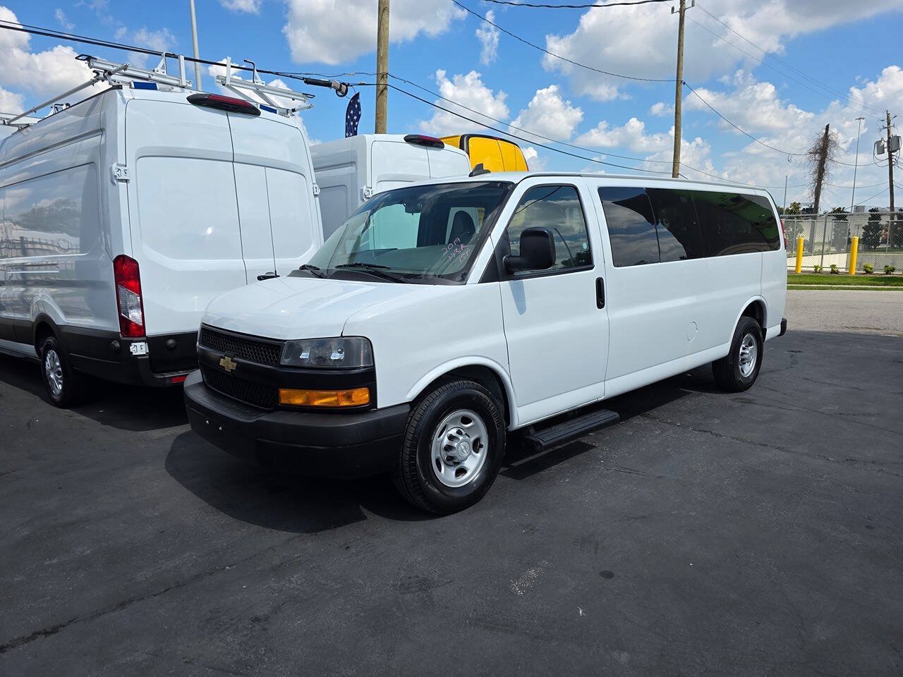 Used 2019 Chevrolet Express 3500 LS RWD image 27